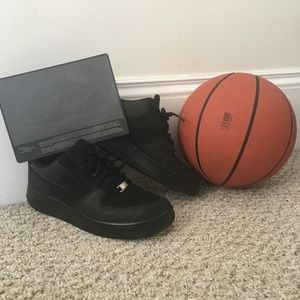 NIKE ✔️ •• AIR FORCE SNEAKERS ••